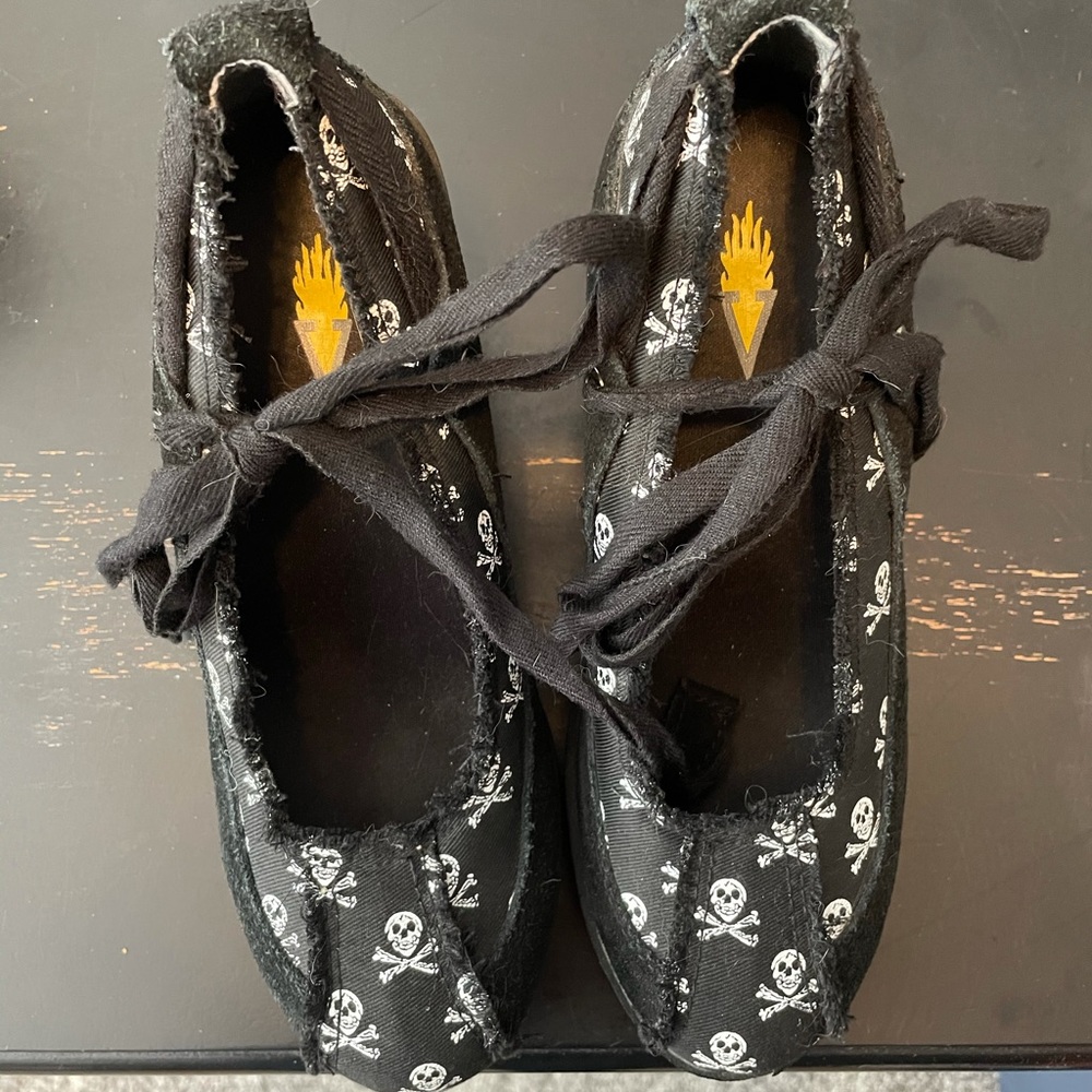 Volatile Skull platform shoes size 6